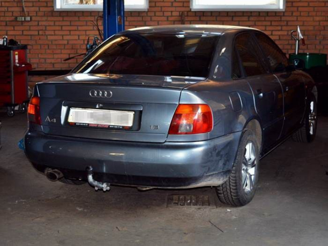 Фаркоп знімний Audi A4 1994-2000 (седан, універсал) #2