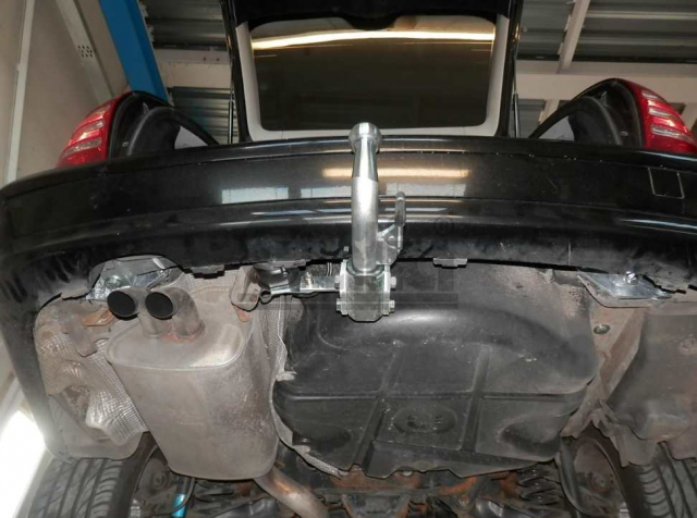 Фаркоп швидкознімний Mercedes C-Class W203 2000-2007 (седан) #4