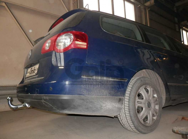 Фаркоп швидкознімний Volkswagen Passat B6 2005-2010 (седан, універсал) #1